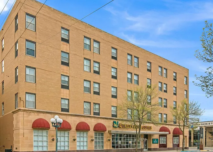 Top Hotels Allowing 18-Year-Olds to Check-in Virginia