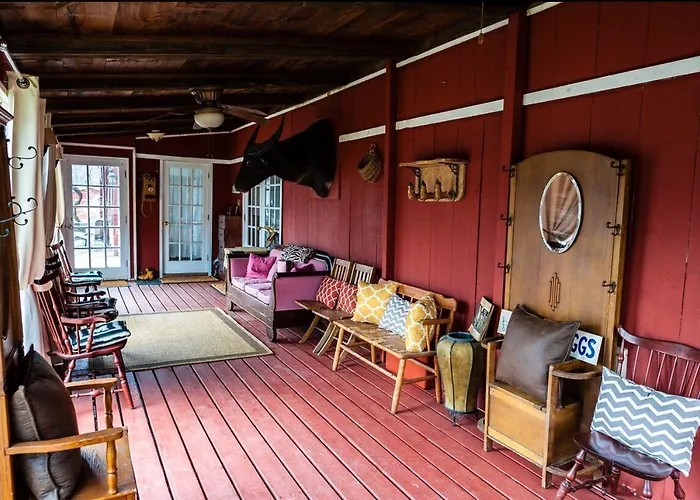 Top Historic Catskill Hotels for Scenic Getaways