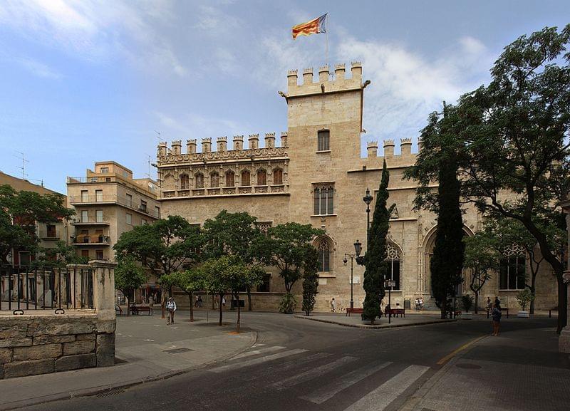 fachada de la lonja de la seda en valencia